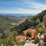 Davilla Sanremo - Entire Villa, Sea View & Pool Villa Pampara