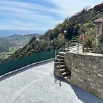 Davilla Sanremo - Entire Villa, Sea View & Pool Pampara
