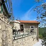 Davilla Sanremo - Entire Villa, Sea View & Pool Villa
