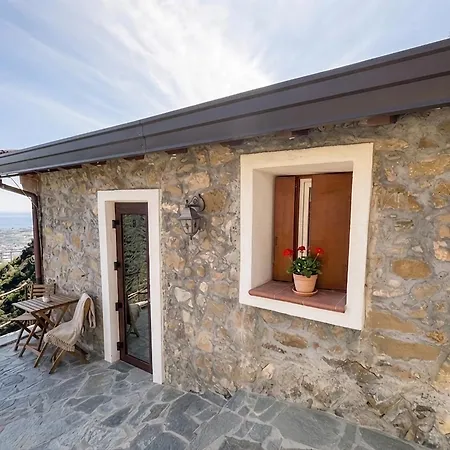 Davilla Sanremo - Entire Villa, Sea View & Pool Villa Pampara