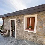 Davilla Sanremo - Entire Villa, Sea View & Pool Villa Pampara