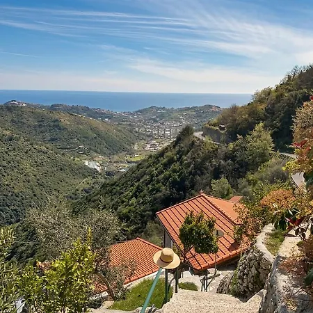 Davilla Sanremo - Entire Villa, Sea View & Pool Вилла Pampara